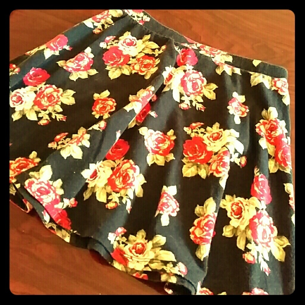 Women's floral print Forever 21 mini skirt